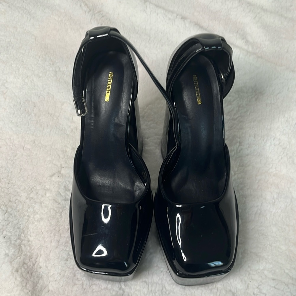 Pretty Little Thing shoes. Size 7.